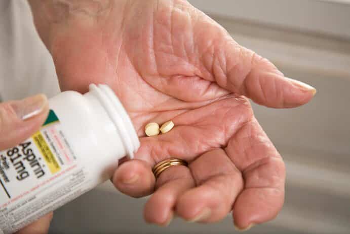 Consumo diario de aspirina puede causar hemorragia interna